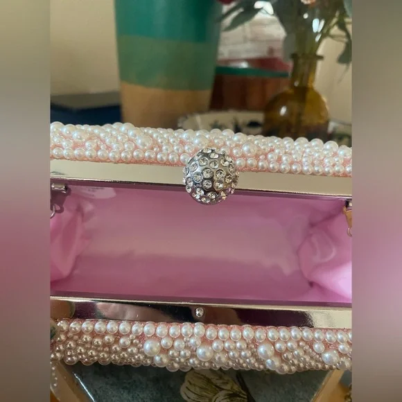 NWOT Baby Pink Pearl bag pink interior Steel shoulder strap Women’s bead… - Picture 7 of 8